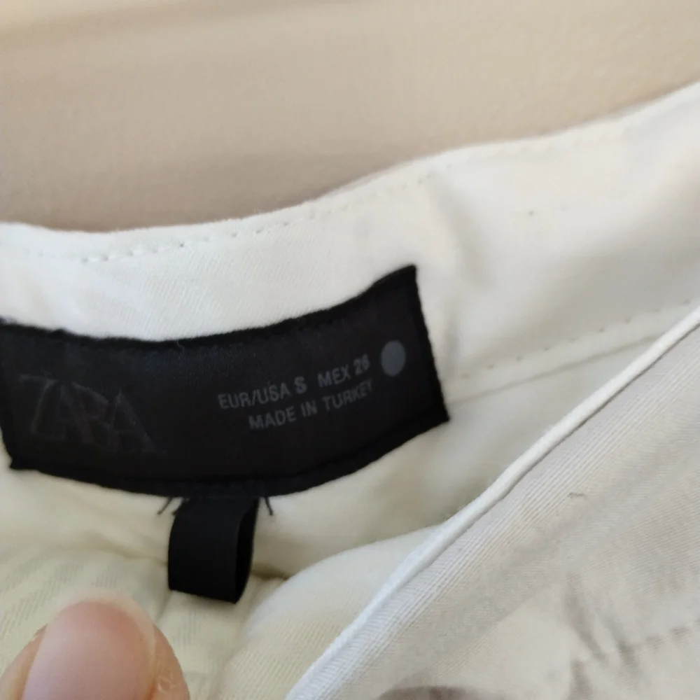 Zara Women's Cream Shorts Small